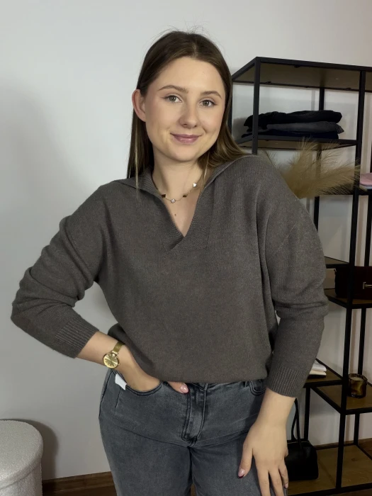 Sweter Polo z dekoltem w serek fango UNI