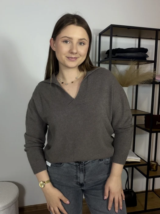 Sweter Polo z dekoltem w serek fango UNI
