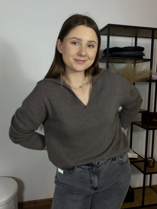 Sweter Polo z dekoltem w serek fango UNI