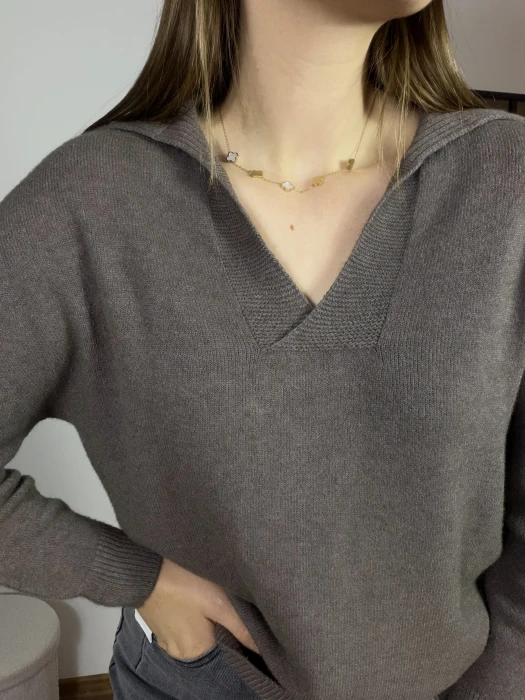 Sweter Polo z dekoltem w serek fango UNI