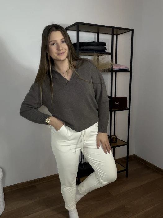 Sweter Polo z dekoltem w serek fango UNI