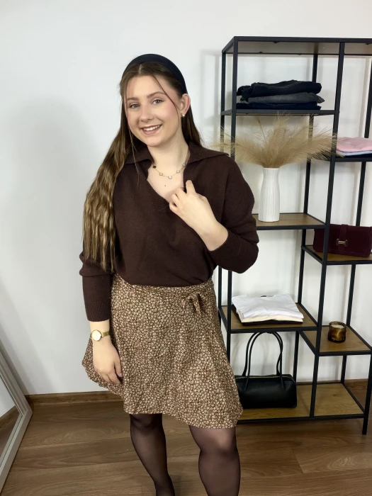 Spódnica mini o kopertowym kroju w kwiaty na beżowym tle Kami UNI