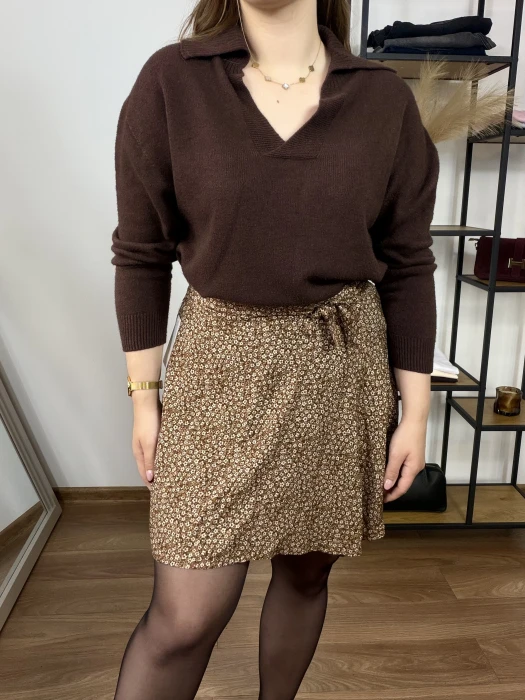 Spódnica mini o kopertowym kroju w kwiaty na beżowym tle Kami UNI