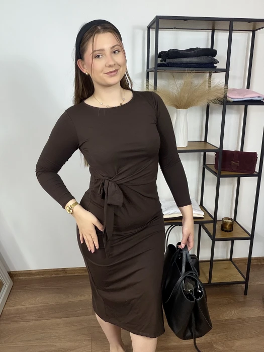 Sukienka Cindi z wiązaniem i rozcięciem na długi rękaw brązowa UNI
