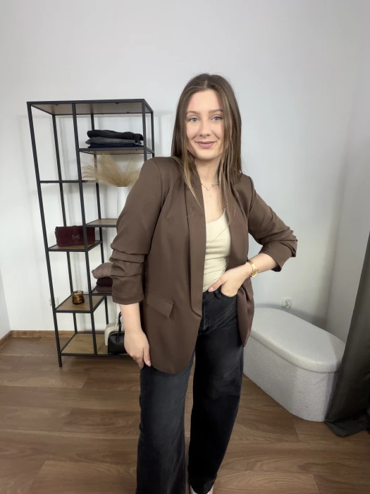 Marynarka Amy z marszczonym rękawem brązowa UNI